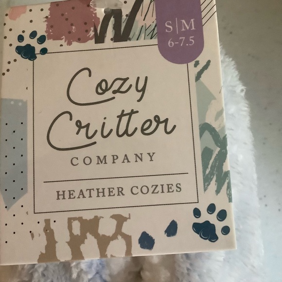 NWT Comfy Fuzzy Soft Slippers - Picture 3 of 5